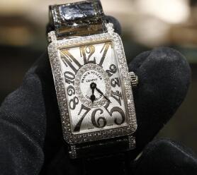 Sah eine mit Diamanten besetzte Franck Muller in the replica uhren shop